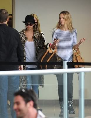 On June 7th Nicole Richie was spotted arriving in London with her bff Masha 