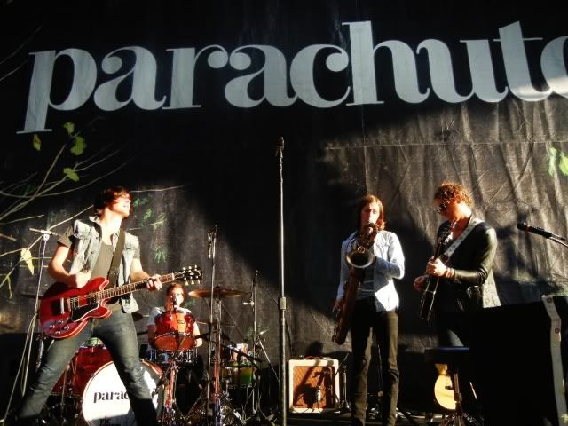 PARACHUTE