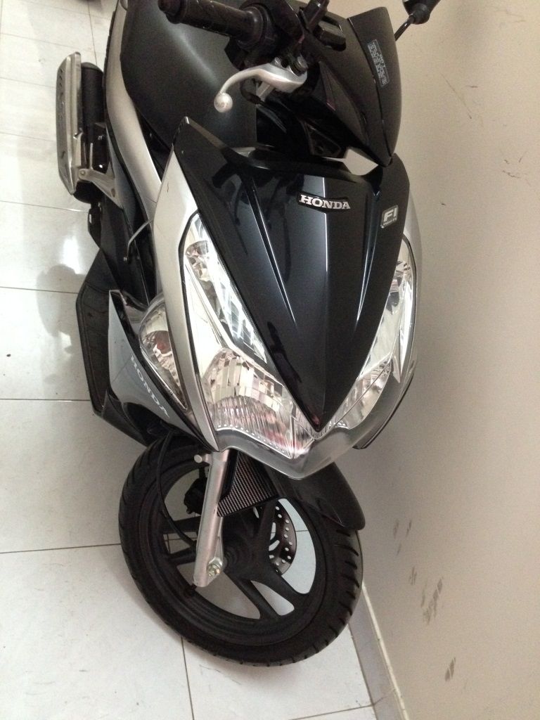 [HCM] Honda AirBlade II đầu bự mới như thùng, mới mua hãng cuối năm 2011, mới 99.99% - 1