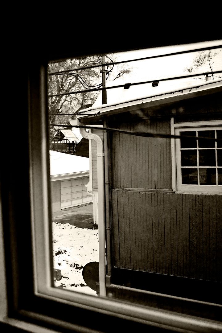 IMAGE: http://i96.photobucket.com/albums/l186/thatsilentmoment/bedroomview.jpg