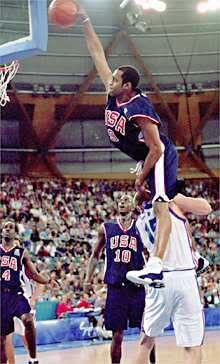 carter_dunk_france_220.jpg