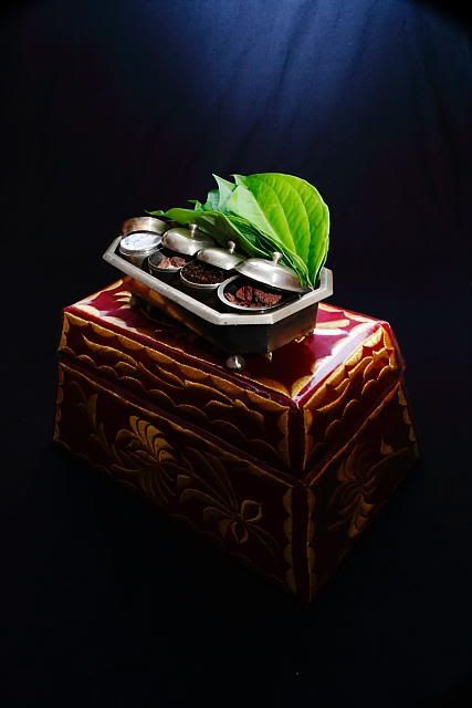 IMAGE: http://i96.photobucket.com/albums/l192/idkhalid/IMG_0297-web.jpg