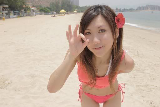 香港三點式美少女.........索爆沙灘圖片