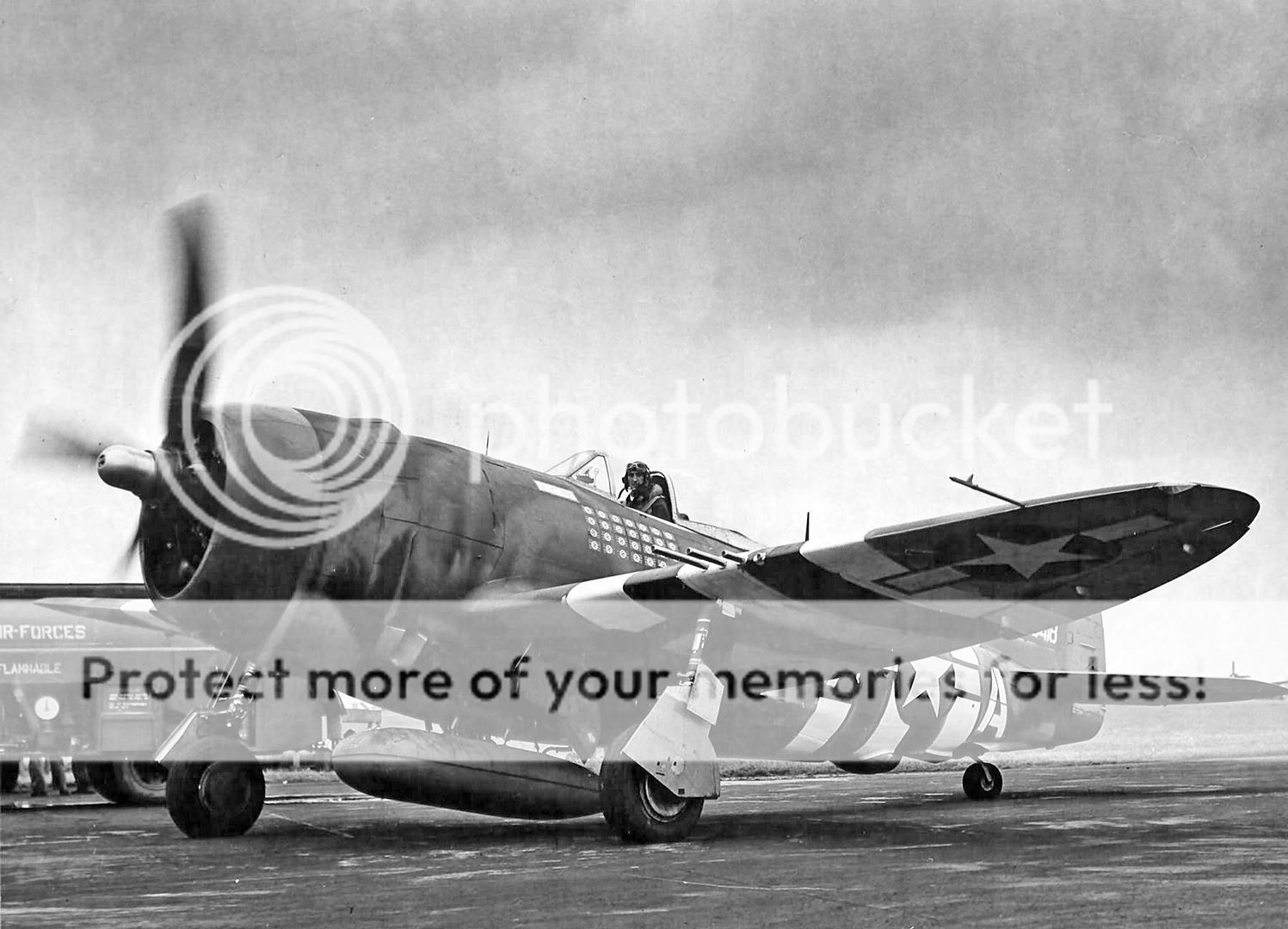 P-47D-25_42-26418_of_the_61st_FS_56th_FG